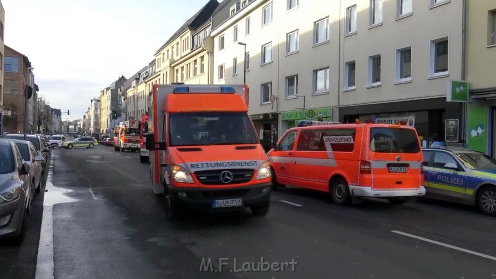 Einsatz BF Koeln POL SEK Koeln Suelz Aegidiusstr P11.jpg